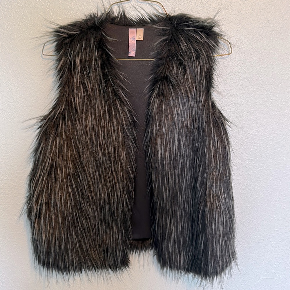 Francesca’s size small faux fur vest